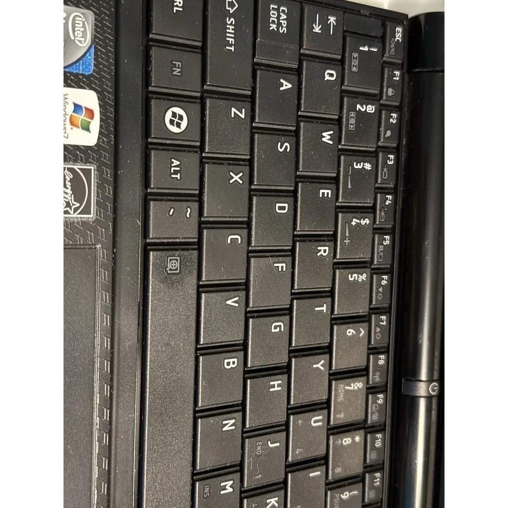 Toshiba Mini NB255-N250 10.1in. (250GB, Intel‎ Atom, 1.66GHz, 1GB) Netbook